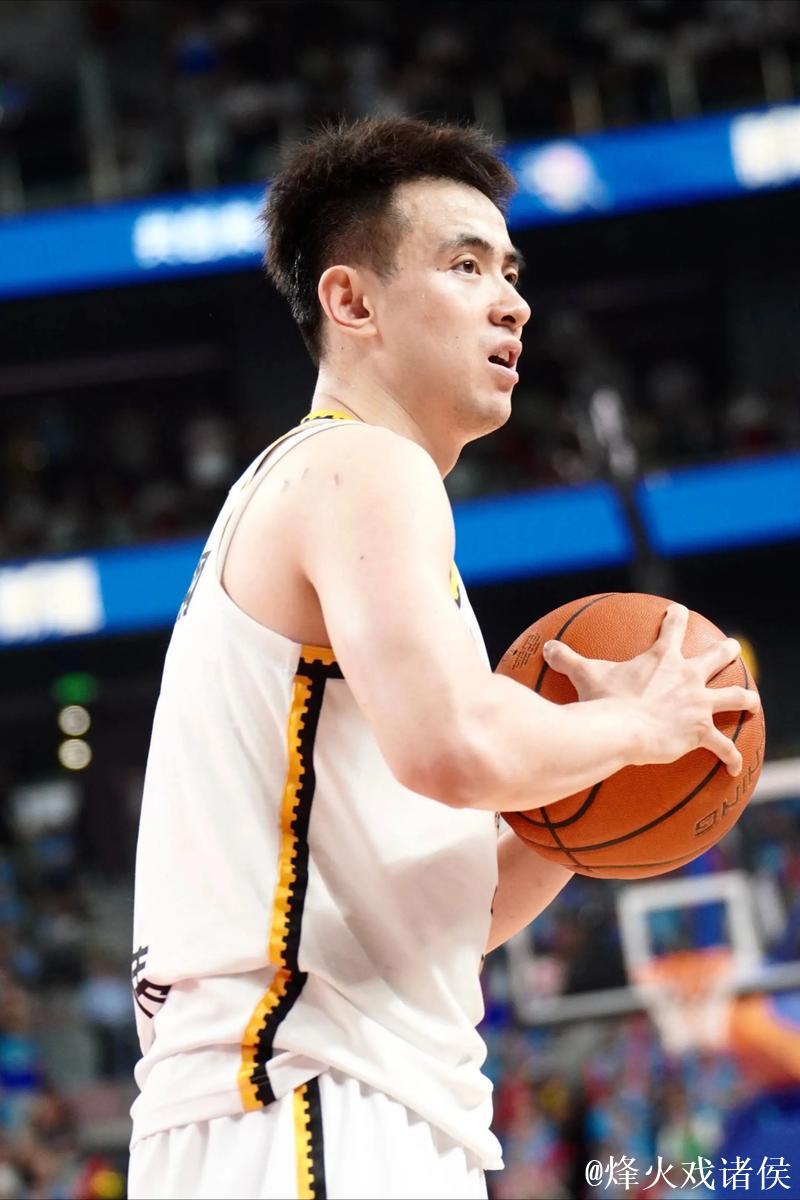 辽篮单场双杀广厦！杨鸣一战收获双倍快乐：赵继伟却慌了？